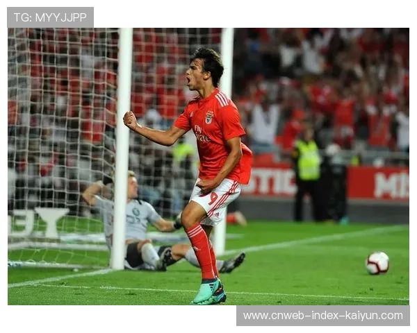 若昂·费利克斯更衣室自拍走红，球迷兴奋不已